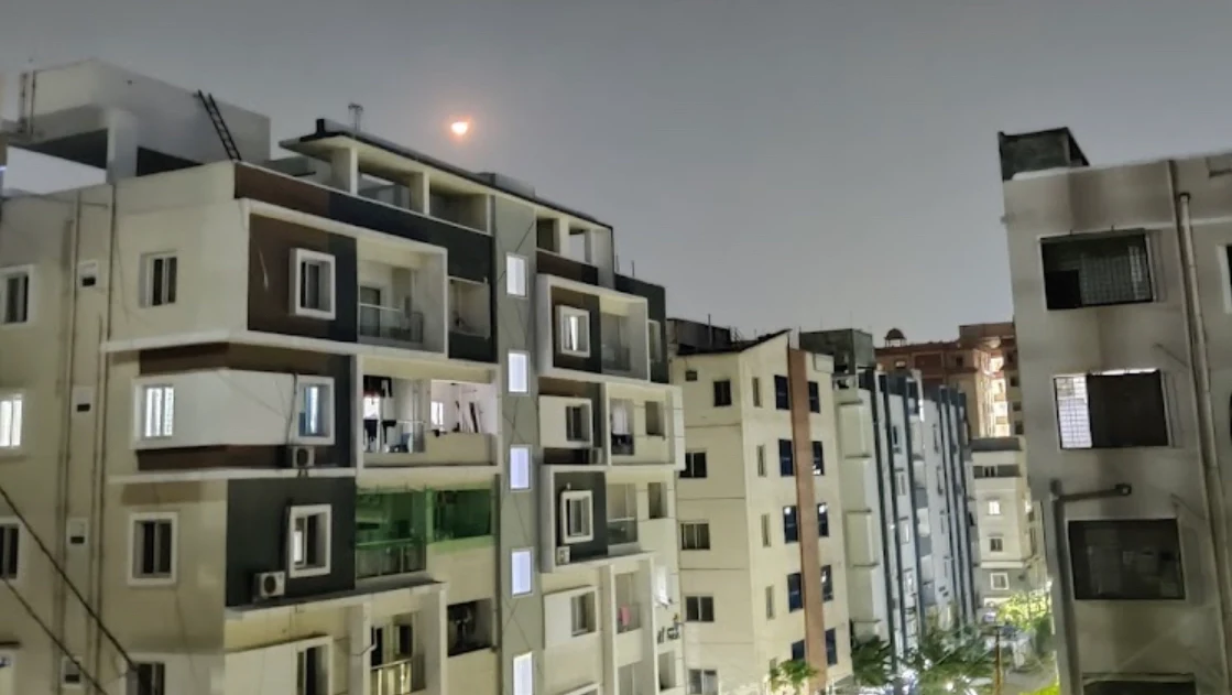 Nandu Men’s PG in Hitech City Hyderabad | AC/Non-AC Rooms