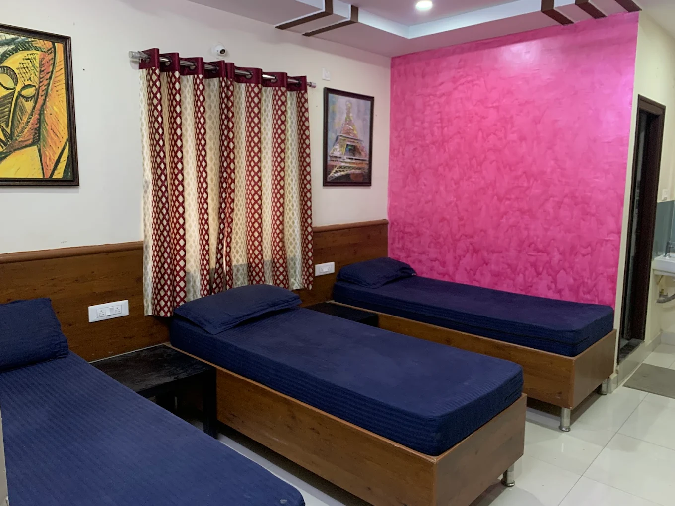 Nandu Men’s PG in Hitech City Hyderabad | AC/Non-AC Rooms