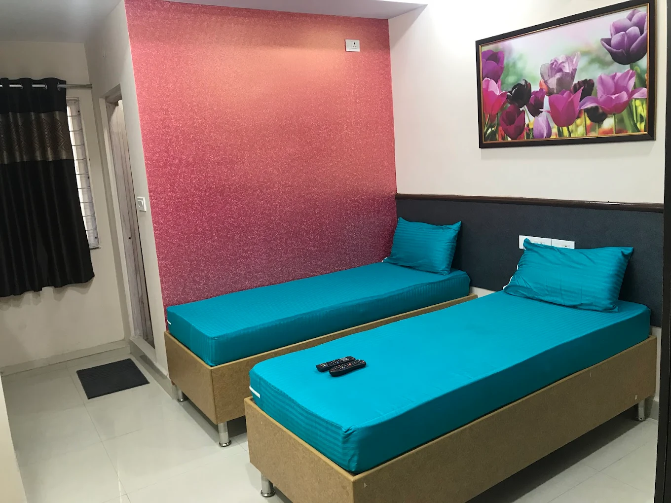 Nandu Men’s PG in Hitech City Hyderabad | AC/Non-AC Rooms